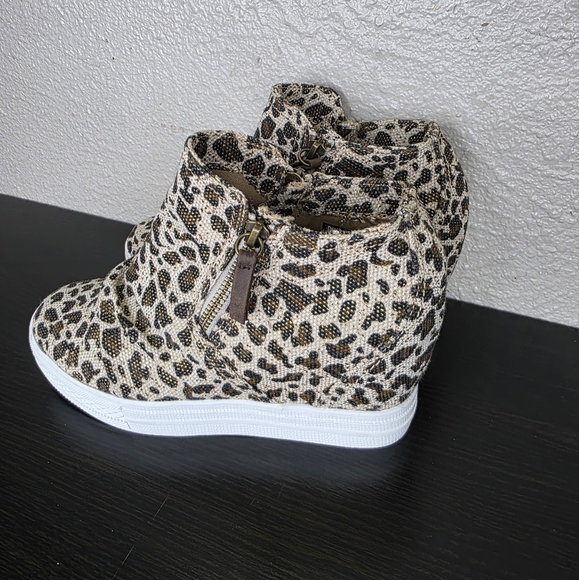 Not Rated Arabelle Platform Heeled Zip Up High Top Animal Print Eyelash Shoe (8) - Picture 2 of 14